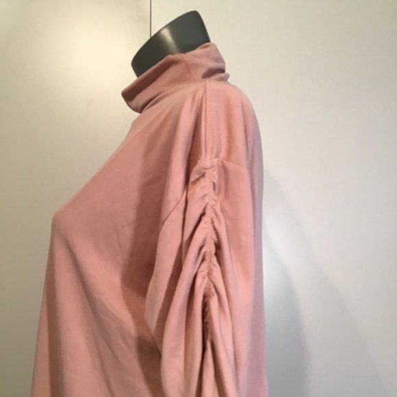 Gabby Isabella Turtleneck with Rouched Sleeves  Size XL - Picture 7 of 14